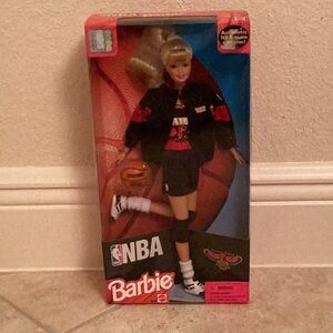 VINTAGE BARBIE NBA Atlanta Hawks Basketball Collectible Doll Mattel 20734
